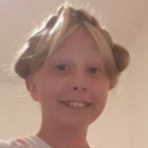 Meet your Posher, Ella